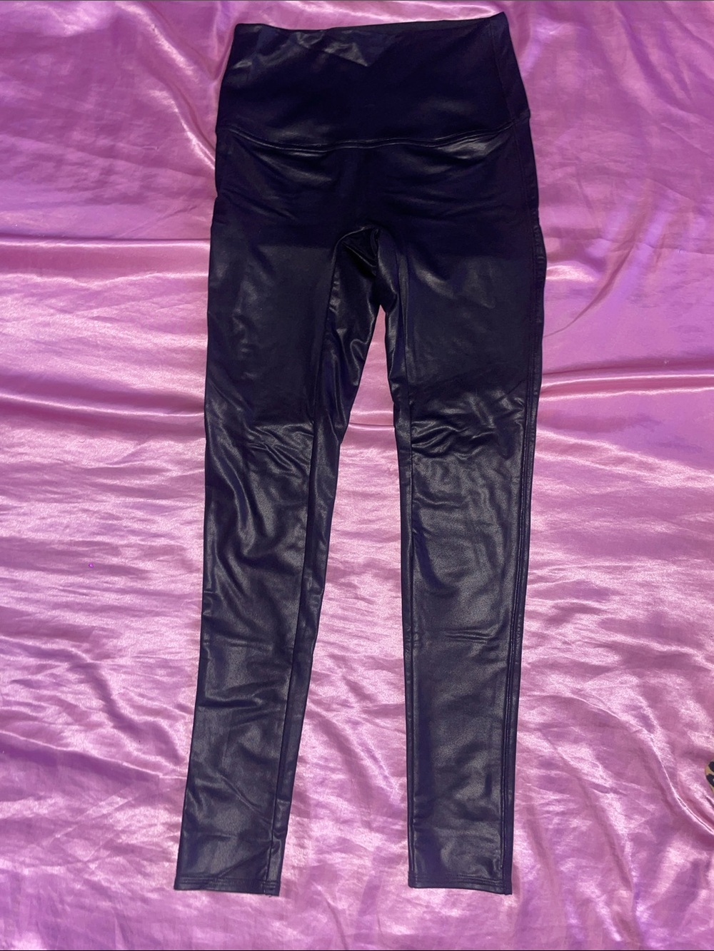 NOT FOR SALE Forever 21 Black Leggings 🖤